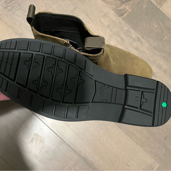 Size 12 Men’s, new, never worn Timberland “Chelsea” boots. - Picture 4 of 4